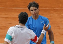 Nadal y Sharapova ganaron con dificultades