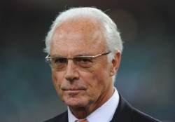 Beckenbauer sale en defensa de Blatter