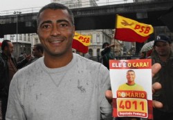 Romario reclama la salida de Teixeira