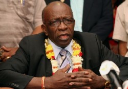 Jack Warner se alej� del f�tbol