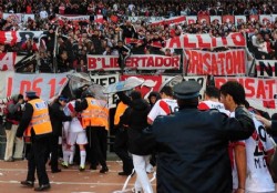 River, un grande      en la lona