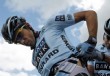 Alberto Contador cay� y se retras�