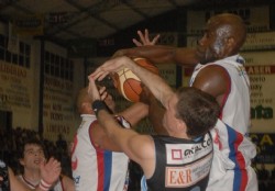 Duelo pesado da comienzo a los playoffs