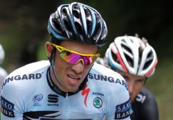 Contador sufri� dolor en la rodilla