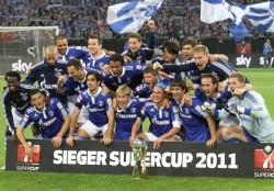 Schalke 04 gan� la Supercopa por penales