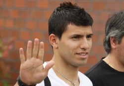 Atltico confirma el traspaso del Kun