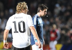 "Ante Argentina demostramos tener clase", afirm� Forl�n