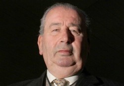 Hinchas reclamaron renuncia de Grondona