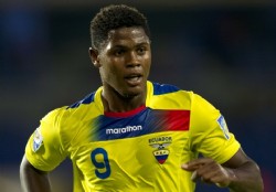 Ecuador gana 3-0 a Costa Rica; los dos avanzan