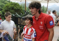 Un "indignado" rompe su contrato con el Sporting