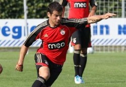 Mora se gana su lugar en el Benfica