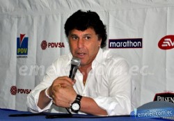 "JR" sigue explicando su sistema en Ecuador