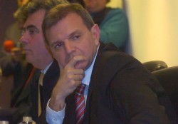 Intiman y buscan plan B