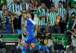 Betis no pudo ganar, pero sigue l�der