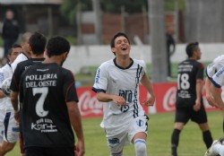 Juventud sigue arriba, pero sin puntaje ideal