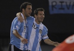 Colombia-Argentina, duelo de necesitados