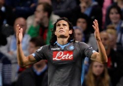 Napoli rechazó 50 millones de euros por Cavani