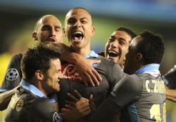 Napoli con Cavani y Gargano hace historia en la Champions