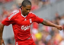Glen Johnson tambi�n saca la cara por Su�rez