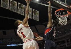 Deng y Rose se combinan para hundir nuevamente a Atlanta