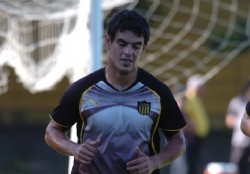 Con cuatro caras nuevas, Pe�arol comenz� el 2012