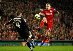 Con Su�rez en la tribuna, gole� Liverpool