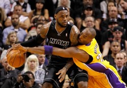 LeBron vence a la gripe y a los Lakers de Kobe