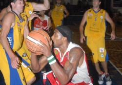Welcome sigue fiel a su estilo y esta vez derrot a Hebraica