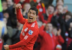 Su�rez la rompi� y Liverpool avanz�