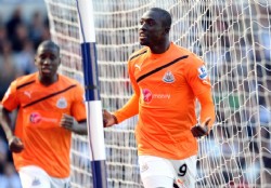 Doblete de Cisse da victoria a Newcastle