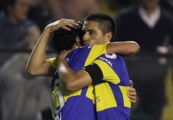 Boca vence 2-0 a Arsenal y acaricia clasificacin