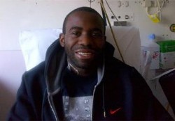 Muamba mejora: volvi� a caminar
