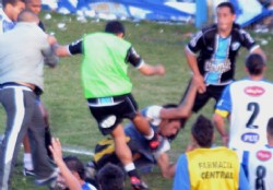 �F�tbol? Hubo batalla campal en el "Ubilla"