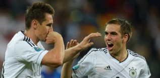 Alemania baj� la pelota y bail� a Grecia