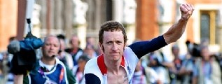 Wiggins gan  un reloj de oro