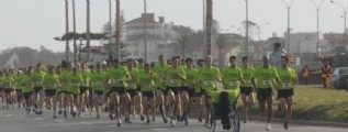 La corren todos