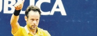 Felder avanz� en singles y dobles